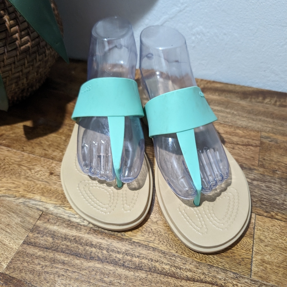 Crocs classic V2 flip flops women's size 8 - Picture 2 of 7
